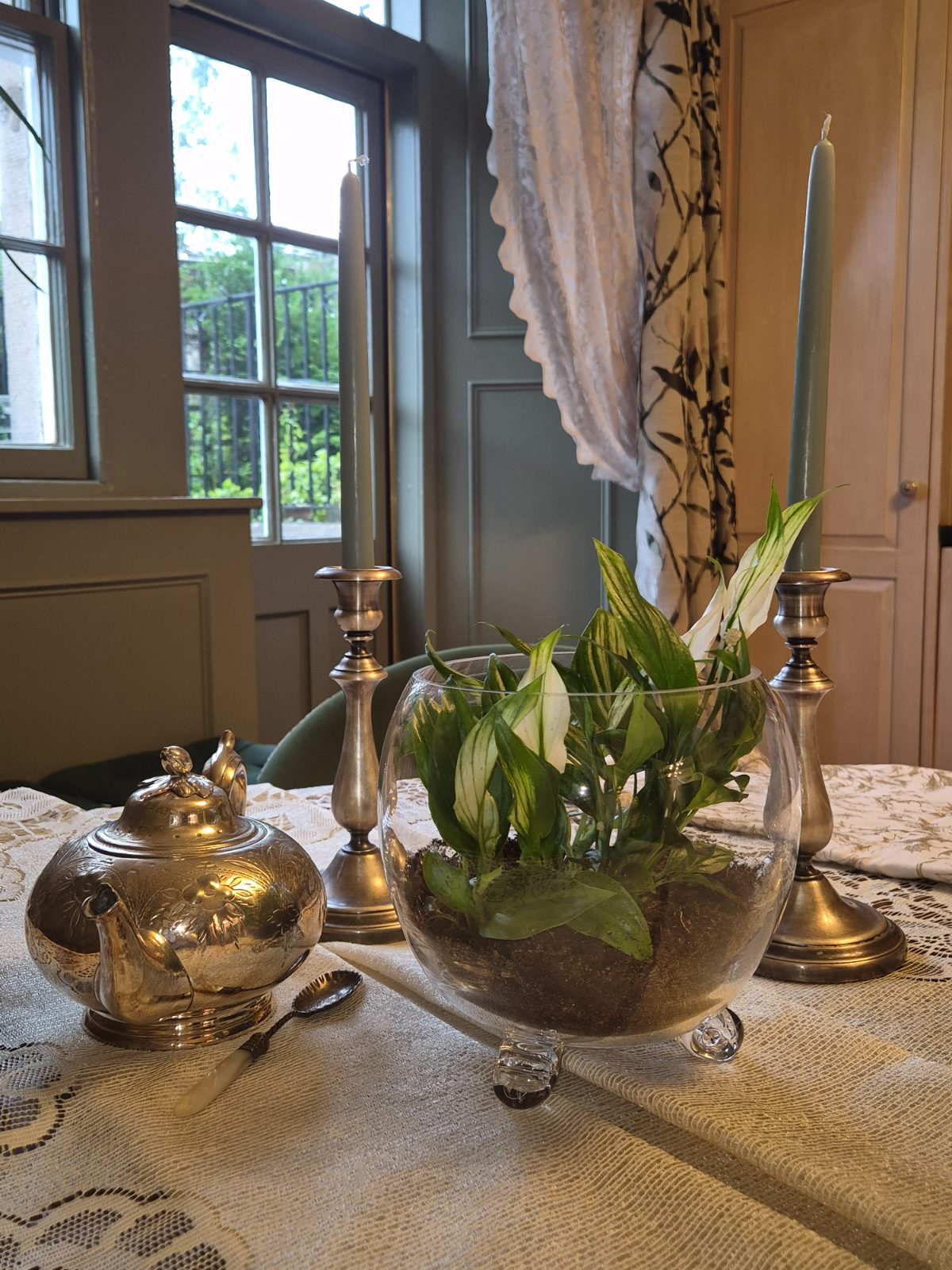 Freyven glass vessel planted with a peace lily on a dining table
